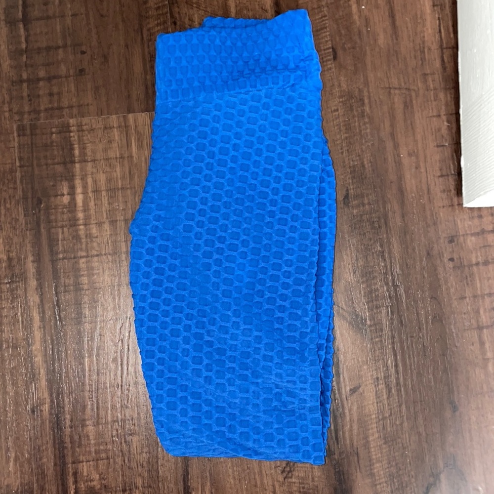 High waisted ruched butt leggings size Medium